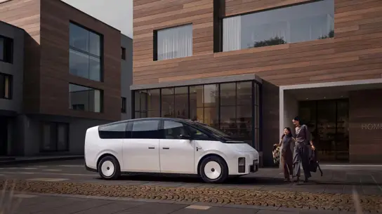 Li Auto неожиданно снизила цену MEGA: новый минивэн дешевле прежнего
