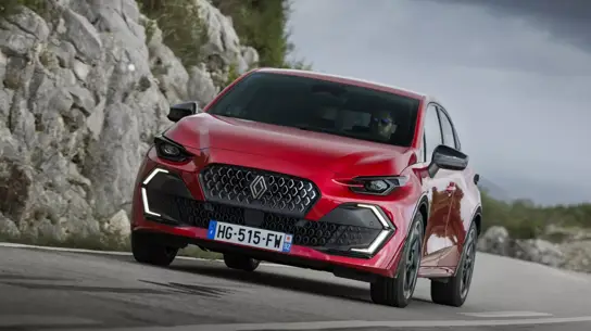 Не электромобиль, а запас хода огромный: маленький Renault Clio проезжает до 1450 км без остановок