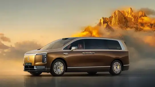 Длиннее Toyota Alphard и с 340 км без бензина: Maextro V800 привезут в Россию