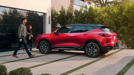 Chevrolet Blazer EV 2027 получил цены от $46 495, NACS и доступ к Tesla Supercharger