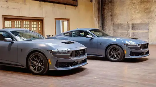 Ford Mustang впереди Camaro и Supra: какие машины заражают любовью к авто