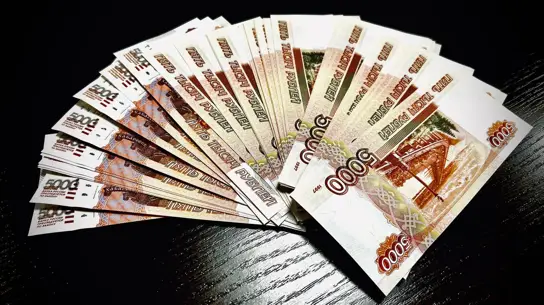Рубль укрепился, но машины не подешевеют: когда стоит задуматься о смене автомобиля в РФ