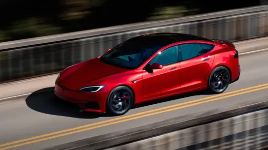 Пять лет спустя: сколько на самом деле теряет в цене Tesla Model S?