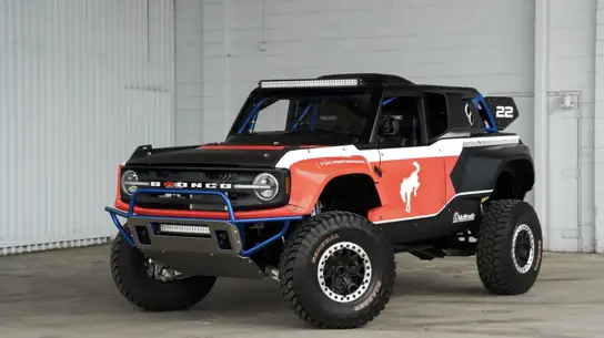 Всего 50 машин, V8 на 424 л.с. и клиренс 300 мм: редкий Ford Bronco DR продают за $100 тысяч