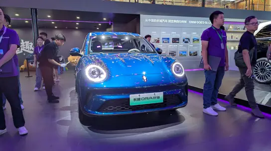 Знакомый россиянам электрокар ORA показали на автосалоне в Чэнду