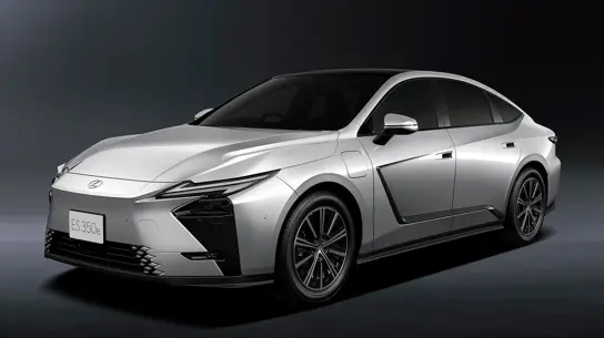 Lexus ES получил невидимое улучшение, которое заметят после мойки