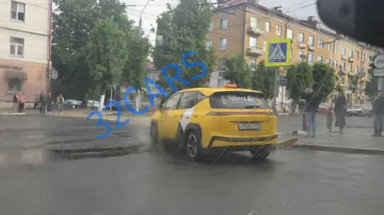 «Яндекс» проверяет UMO 5 не на стенде: электрокроссовер заметили под дождем в регионе