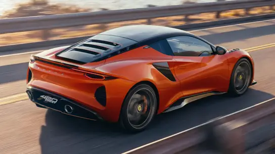 Lotus сделала Emira злее и легче: 420 л.с., 3,9 секунды до сотни и ставка на повороты