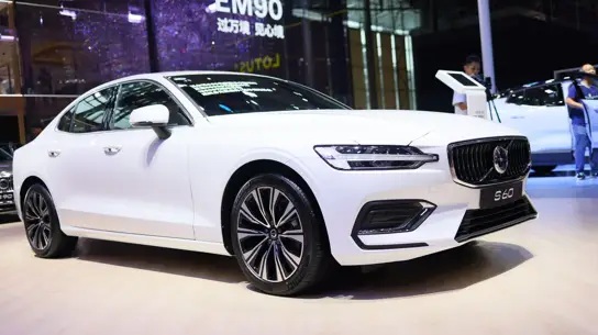 Volvo готовит PHEV-седан в Китае: возможная замена S60 и база Lynk & Co