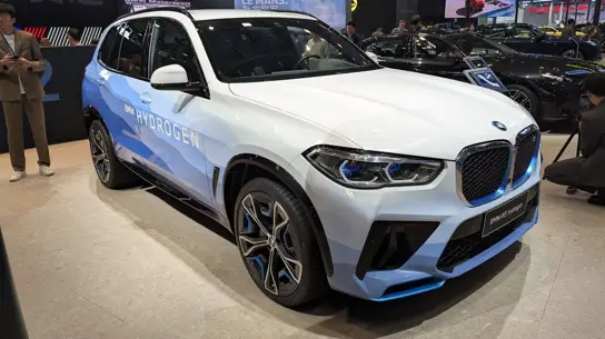 Водородный BMW X5 оказался почти таким же быстрым, как электрический