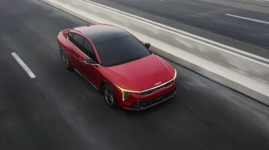 Kia K4 2027 сохранил 147 и 190 л.с., но стал немного дороже