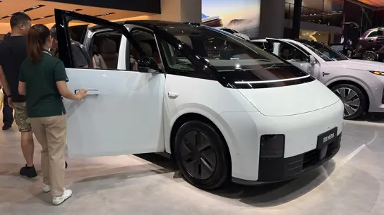 Китайцы готовят к дебюту обновленного конкурента Toyota Alphard в тот же день, когда выйдет Pajero