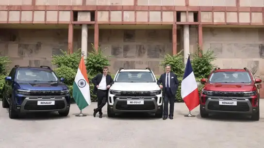 Renault Duster нового поколения заметили рядом с будущим Nissan Tekton
