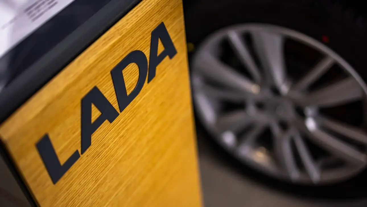 Началось производство самого дорогого автомобиля LADA в истории АВТОВАЗа